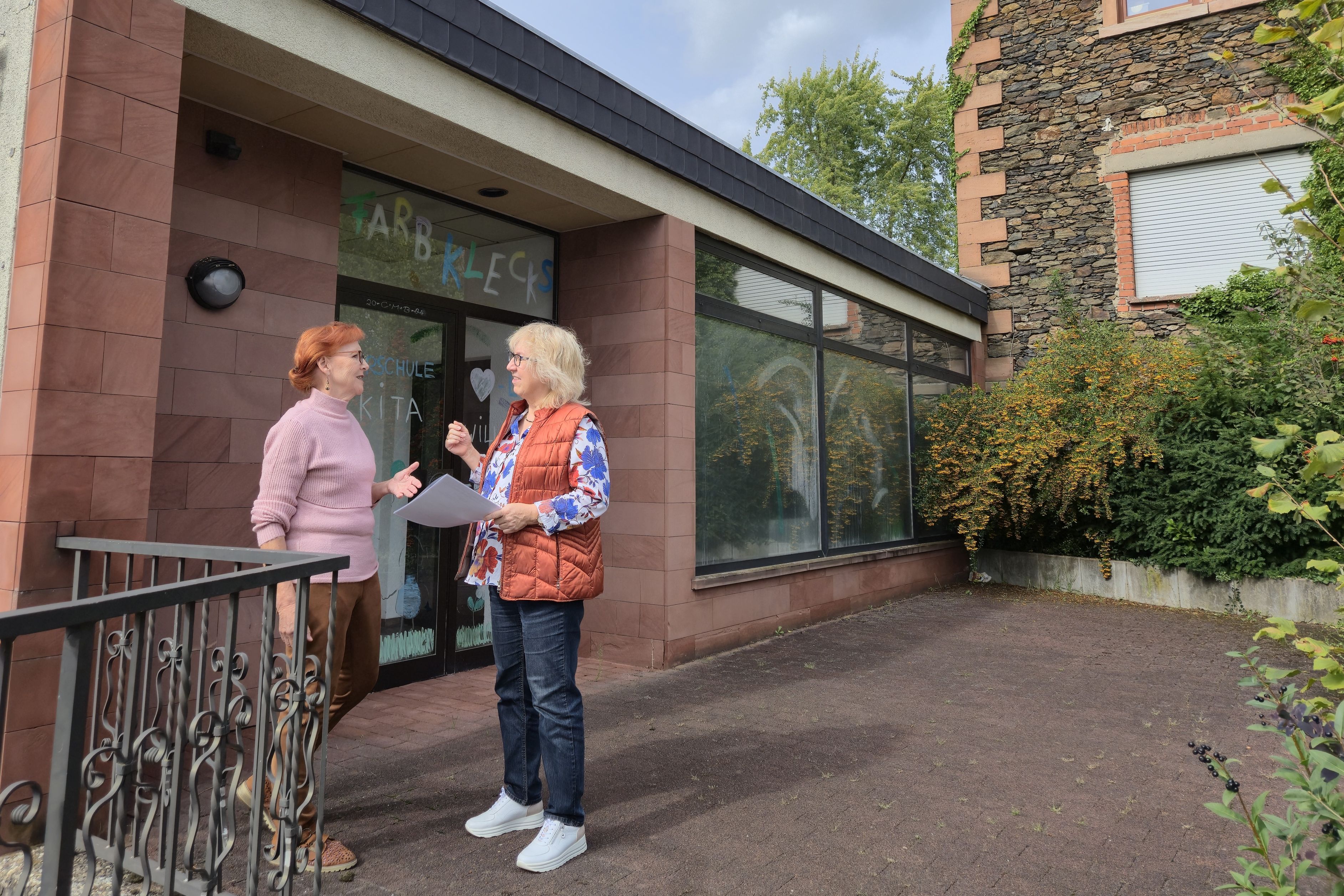 Stefka Huelsz-Träger und Jeanette Kaltenhauser in Kälberau
