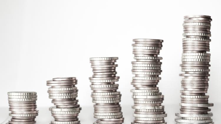 Geld in Türmchen