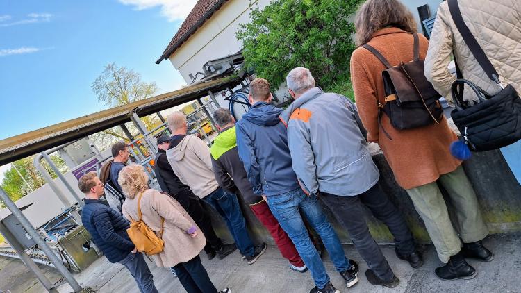 Gruppenbild bei der mechanischen Reinigung